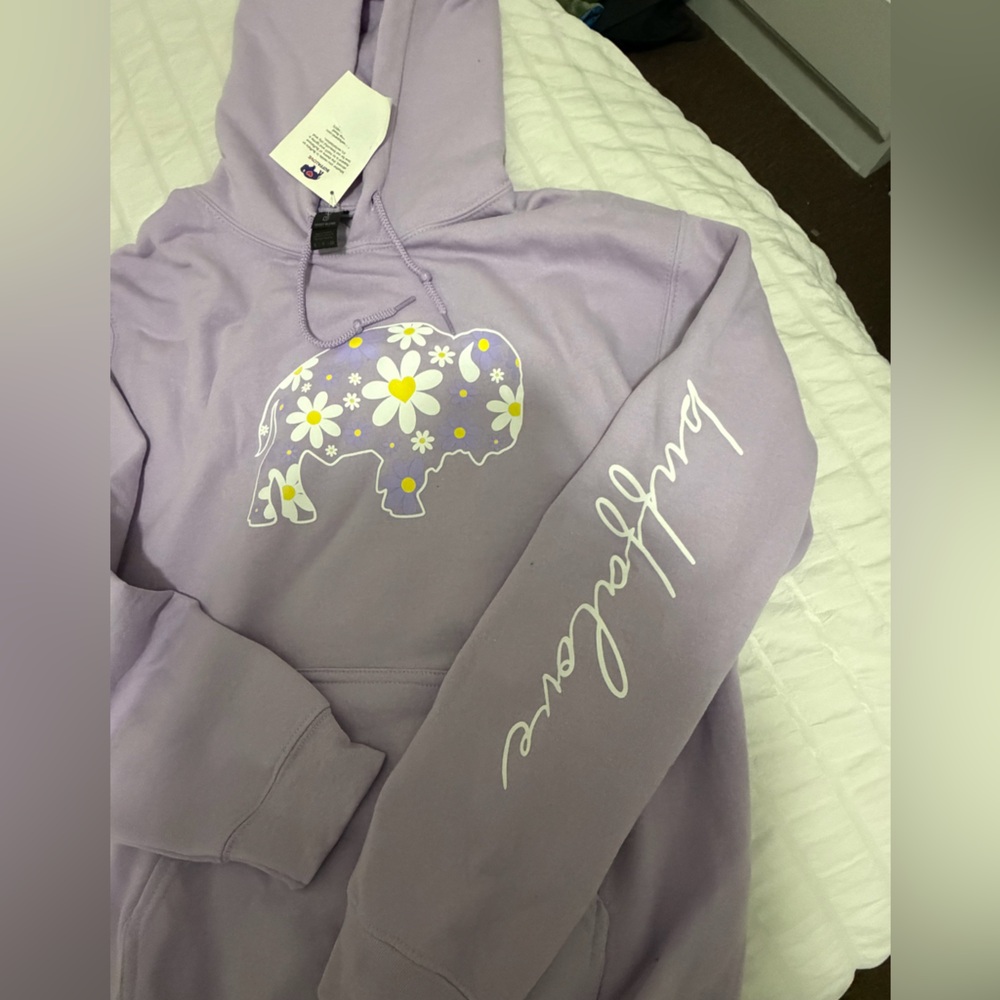 Gildan Lavender Pullover Hoodie with Buffalo Daisy Graphic